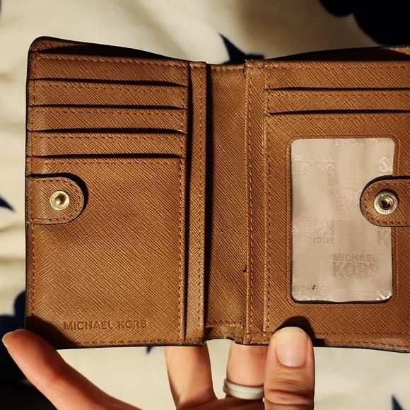 New Michael Kors Wallet - Picture 3 of 3